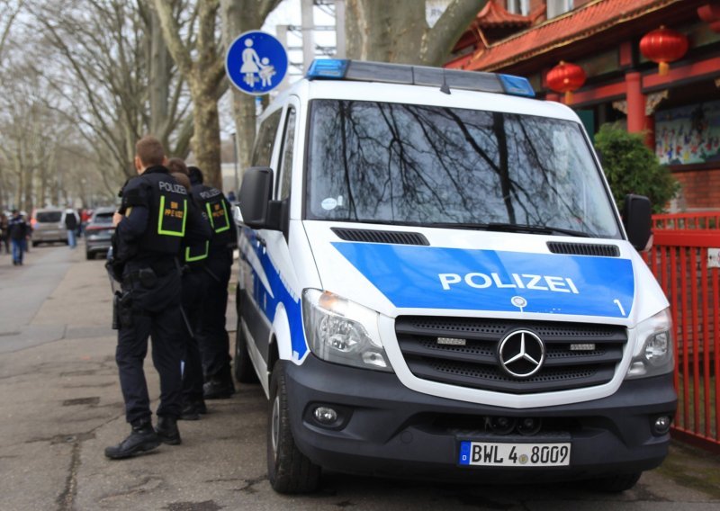 Njemačka policija ustrijelila napadača na protuislamskom skupu