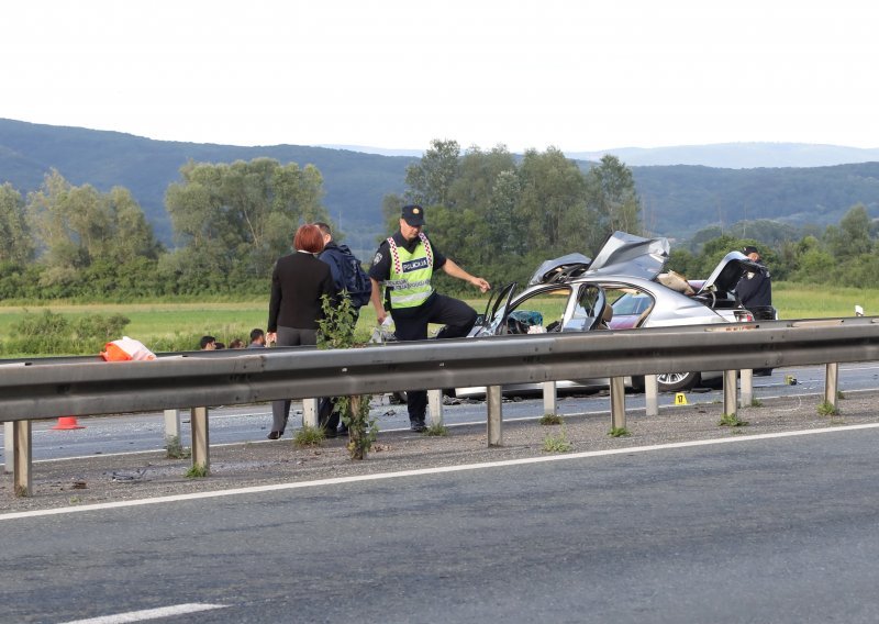 Dvoje poginulo u prometnoj nesreći, teško ozlijeđeno dijete prebačeno u Zagreb