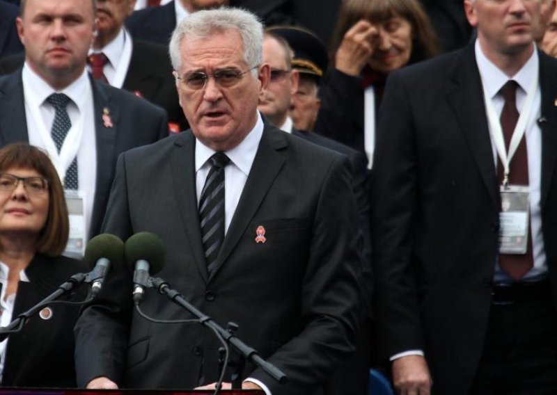Nikolić otkrio spomenik Gavrilu Principu, pa omalovažio zločin u Srebrenici