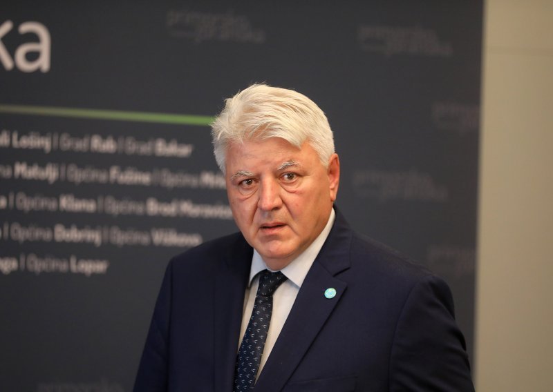 Komadina: Trebaju se okupiti sve demokratske snage i zaustaviti skretanje u desno