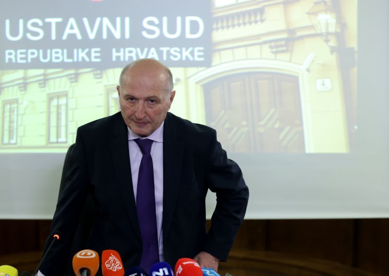 Većini ustavnih sudaca završio mandat, ali ostaju i dalje na sudu