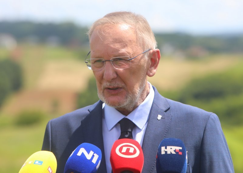 Božinović: Uhićen muškarac kojeg se sumnjiči da je napao djevojku u Splitu i silovao je