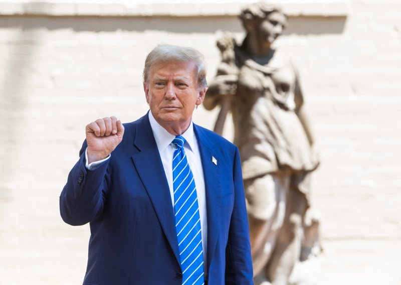 Trump danas proslavio rođendan, evo koliko je mlađi od Bidena