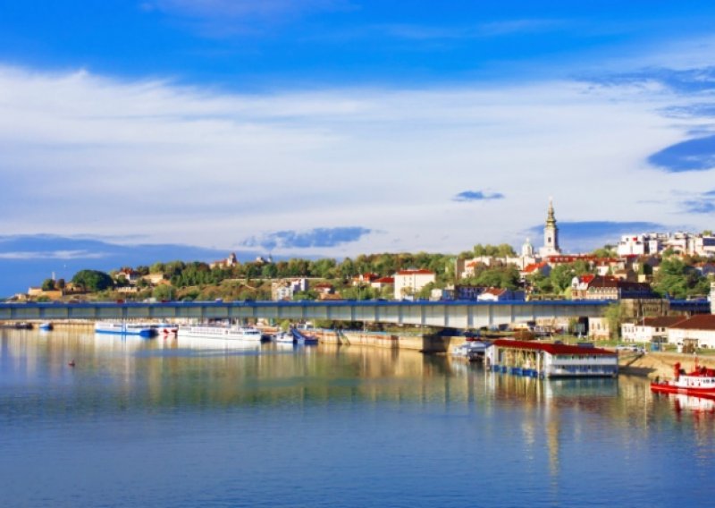 Potonula splav u Beogradu, evakuirano 100 ljudi