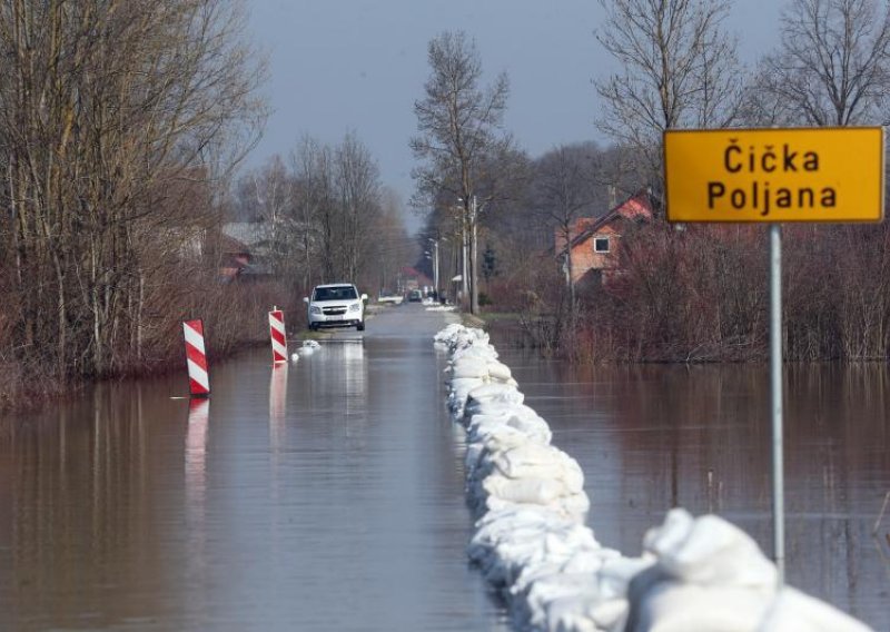 Voda prijeti Čičkoj Poljani!