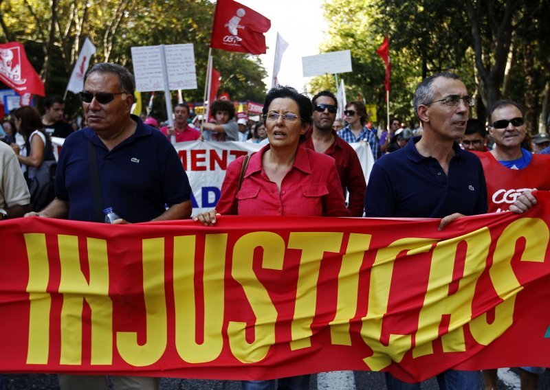 Tisuće u Portugalu prosvjeduju protiv mjera štednje