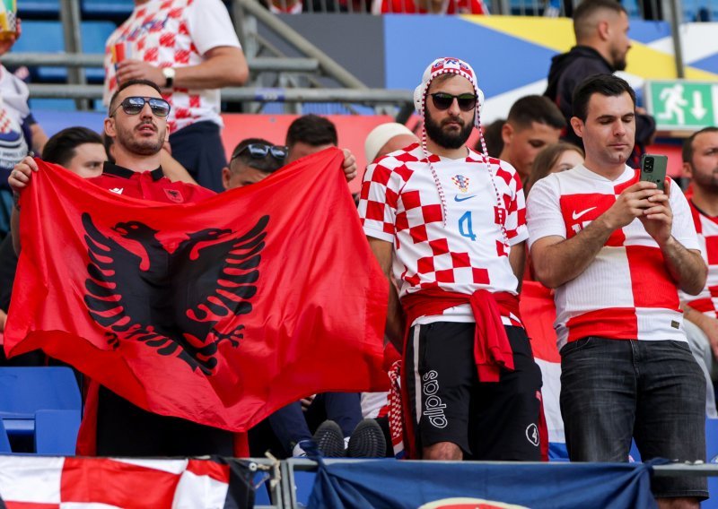 Atmosfera kakva se ne pamti; pogledajte kako Hrvati i Albanci zajedno pjevaju