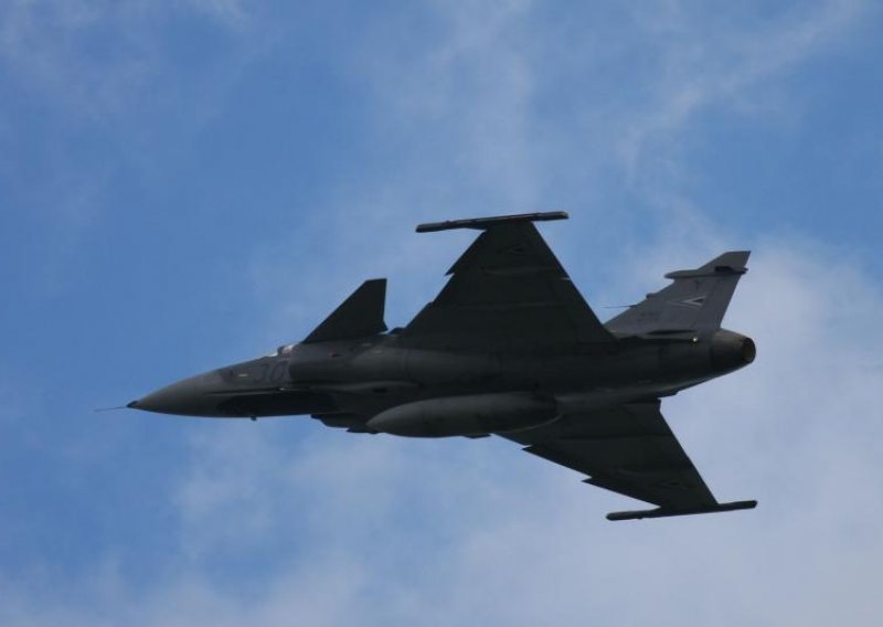 Sweden submits offer for Gripen combat aircraft