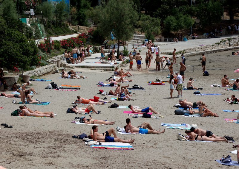 Split: Norvežanin pao na Bačvicama, život mu je u opasnosti