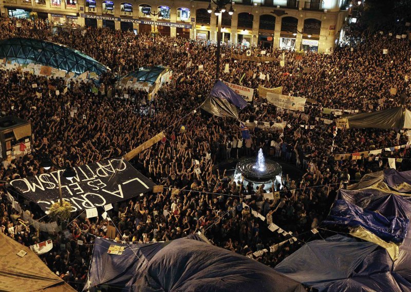 25.000 Španjolaca prenoćilo na glavnom madridskom trgu