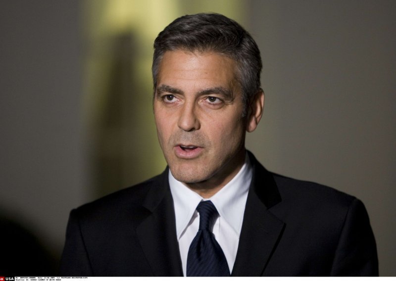 George Clooney srami se snimati scene seksa