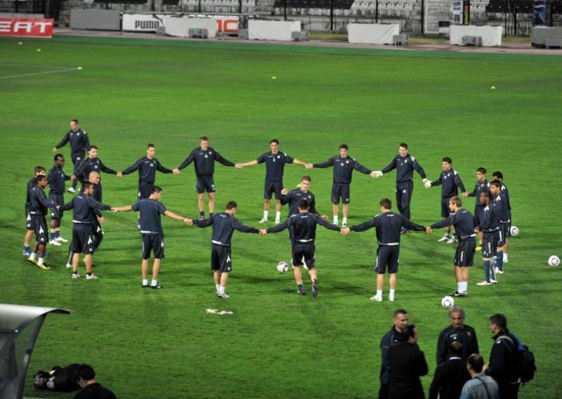 PAOK zalijeva travu da zaustavi Dinamo