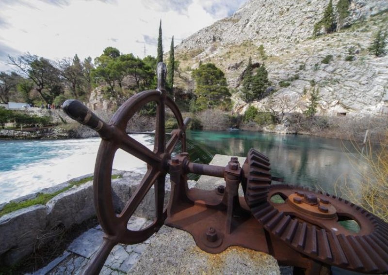 Državni zavod za zaštitu prirode 'potopio' HE Omblu