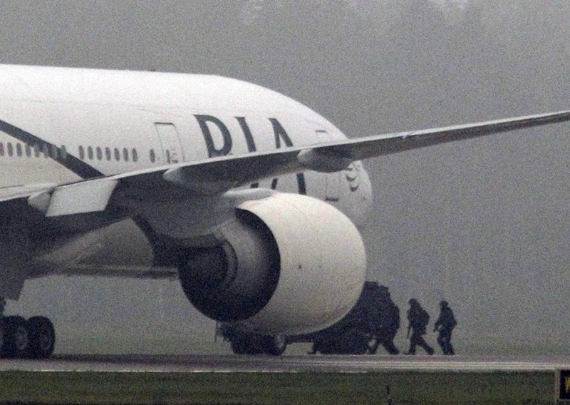 Zrakoplov sletio zbog dojave o bombi