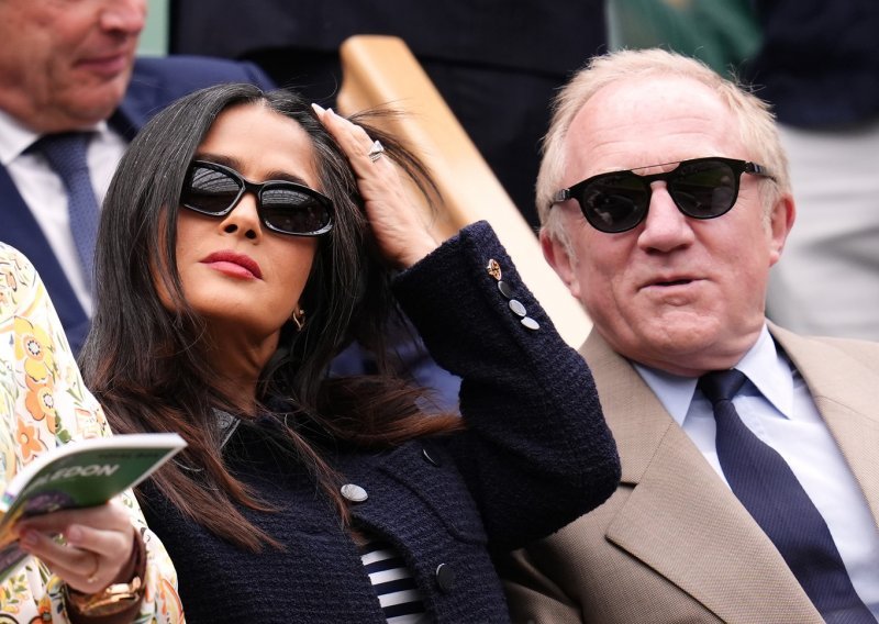 Ni ne trudi se sakriti ih: Salma Hayek na Wimbledonu ponosno pokazala svoje sijede