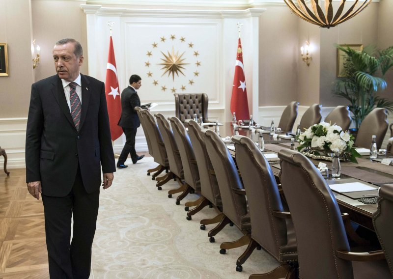 Erdogan papi Franji pokazao palaču s tisuću soba