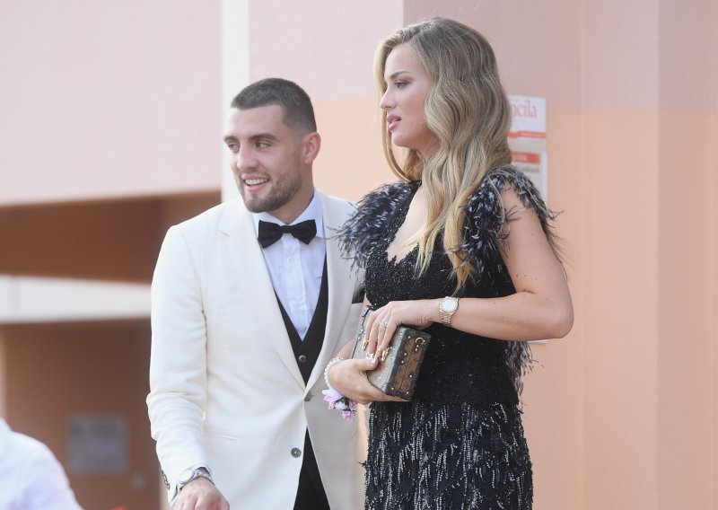 U iščekivanju prinove: Evo kako Mateo Kovačić uživa na Jadranu sa suprugom Izabel