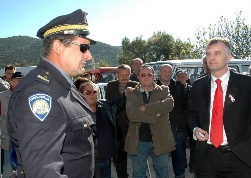 Lijanovići zbog izmjena ustava prijete blokadom