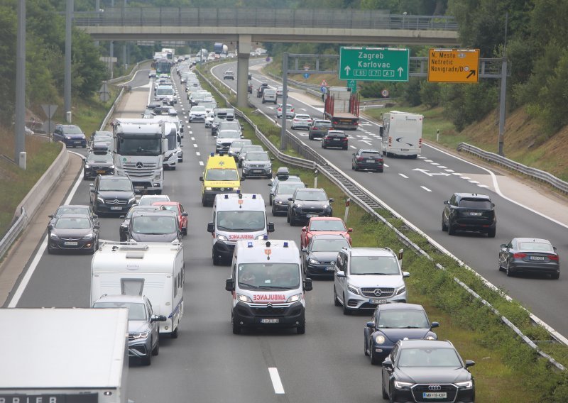 Udarni vikend na cestama: Velike kolone i zastoji na A1 u oba smjera