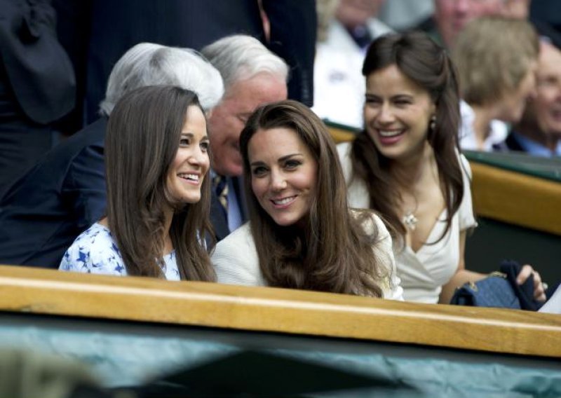 Kate i Pippa šarmantno se smijuljile na tribinama