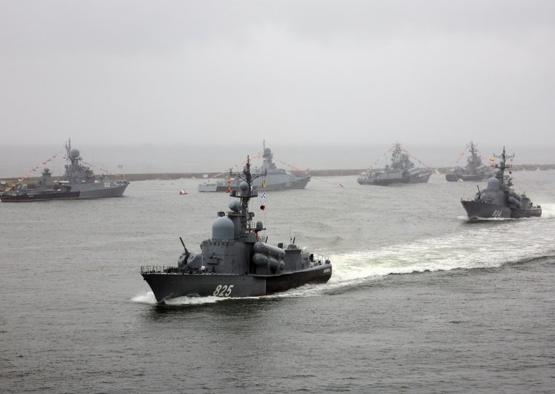 Rusi poslali ratne brodove na Atlantik, zaprijetili Amerikancima: Ne dirajte taj tanker!