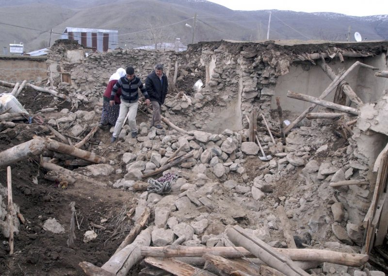 Potres u Turskoj, poginuo 51 čovjek