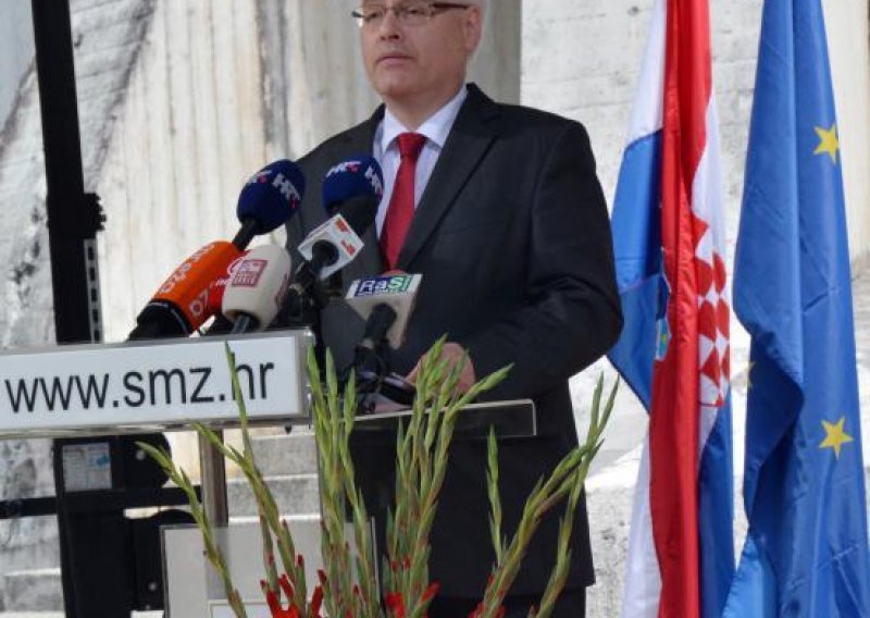 Josipović traži obnavljanje antifašističkih spomenika