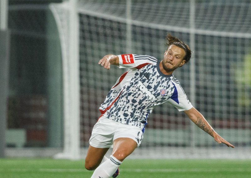 Slaven doveo dva nova igrača, Hajduk s Kalinićem, Rakitićem i Perišićem u prvih 11