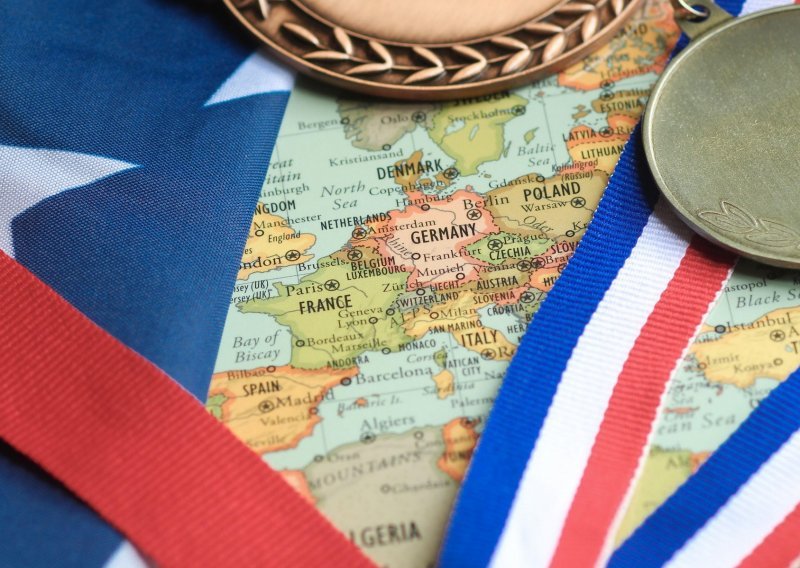 Nagrade za medalje: oslobađanje služenja vojnog roka, krave, dijamanti, stanovi
