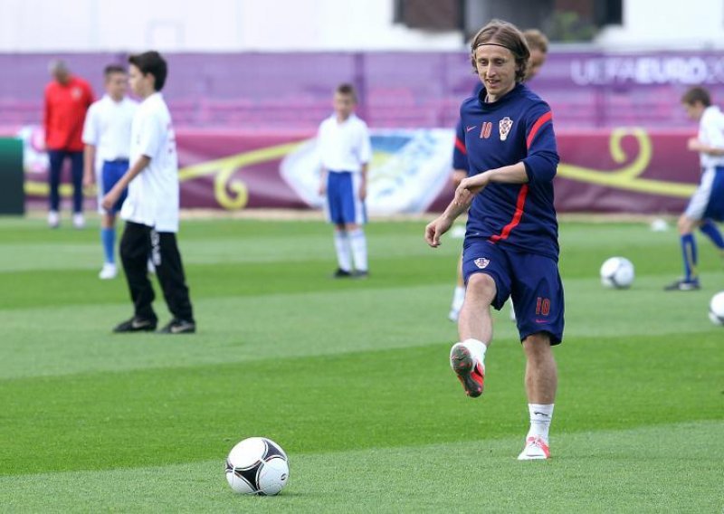 Modrić dogovorio plaću, milimetri ga dijele od Reala