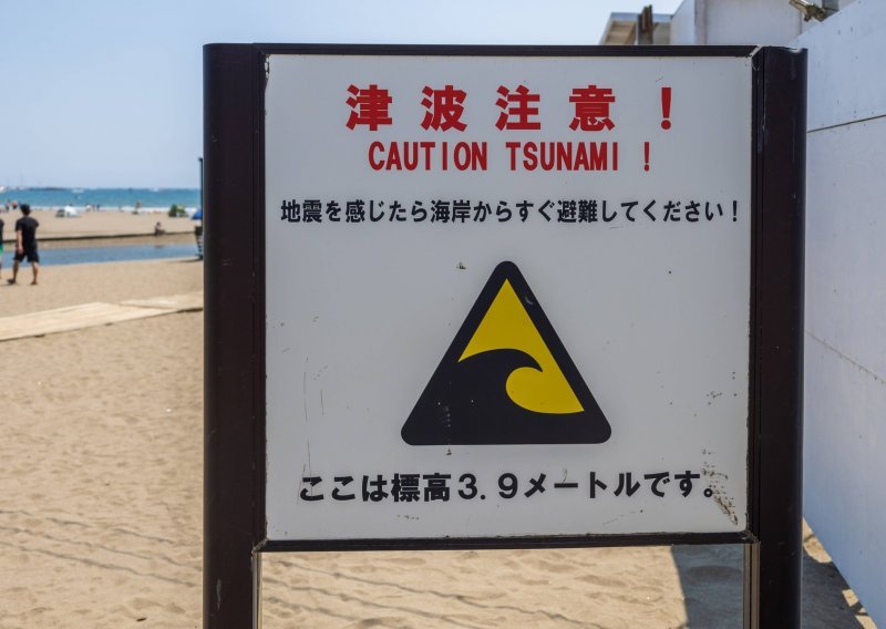 Snažan potres pogodio Japan, izdano upozorenje na tsunami