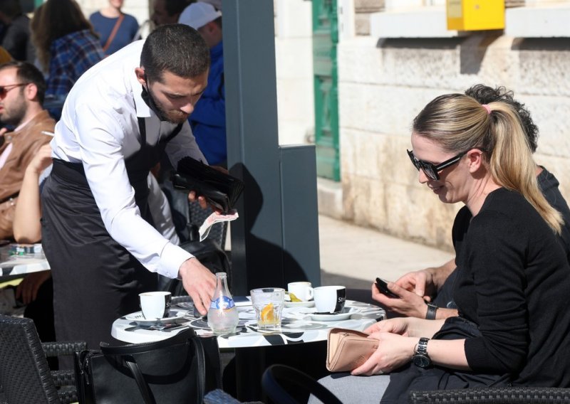 U špici turističke sezone u Hrvatskoj porasla nezaposlenost. Što će biti do kraja godine?