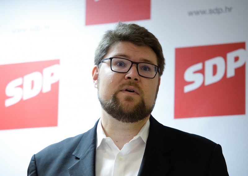 'Neka Kalmeta kaže tko je od SDP-ovih kandidata optužen ili osuđen'