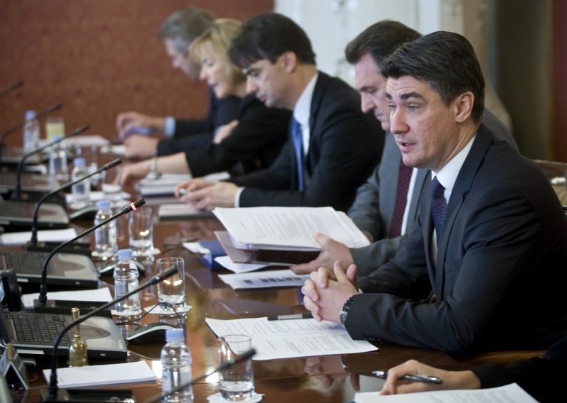 Croatian gov't introduces 2012 budget proposal