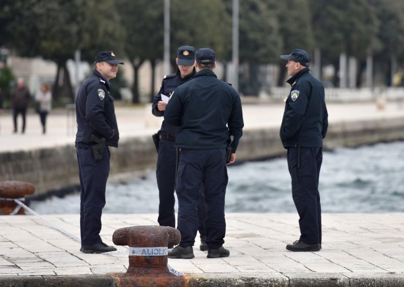 Prilikom uhićenja zadarski lopov nožem napao policajca