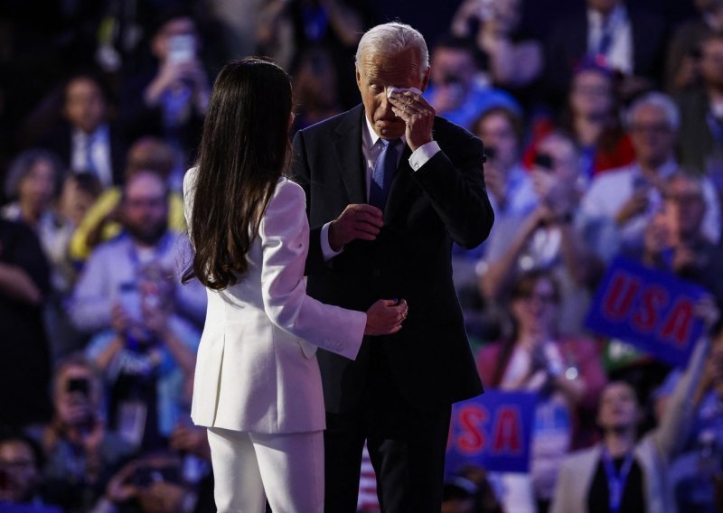 Emotivni Biden sa suzama u očima održao oproštajni govor