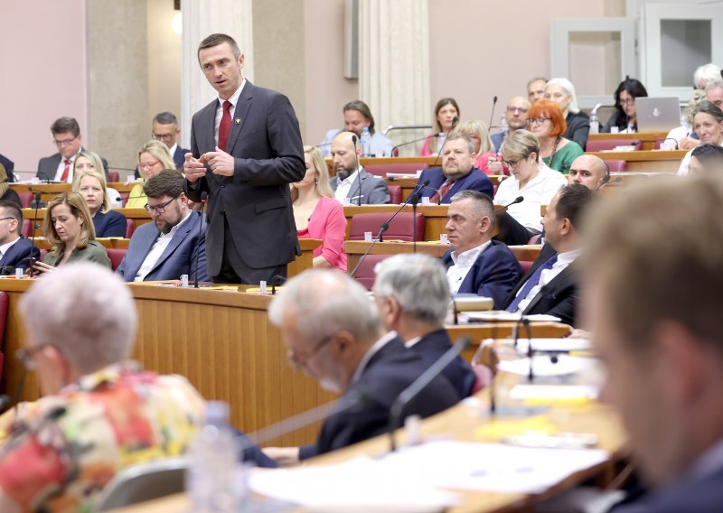 Što objave na Facebooku govore o političkim strankama? Evo što je pokazala analiza