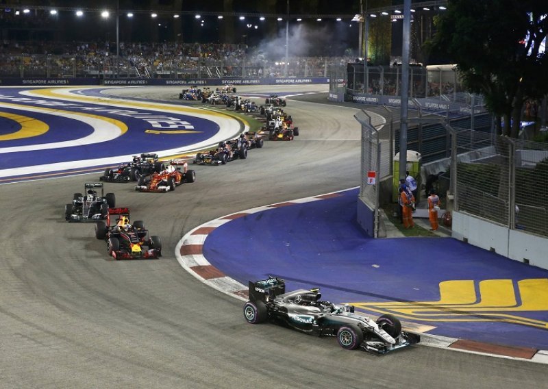Rosberg odbio napad Ricciarda, Hamilton podbacio u Singapuru!