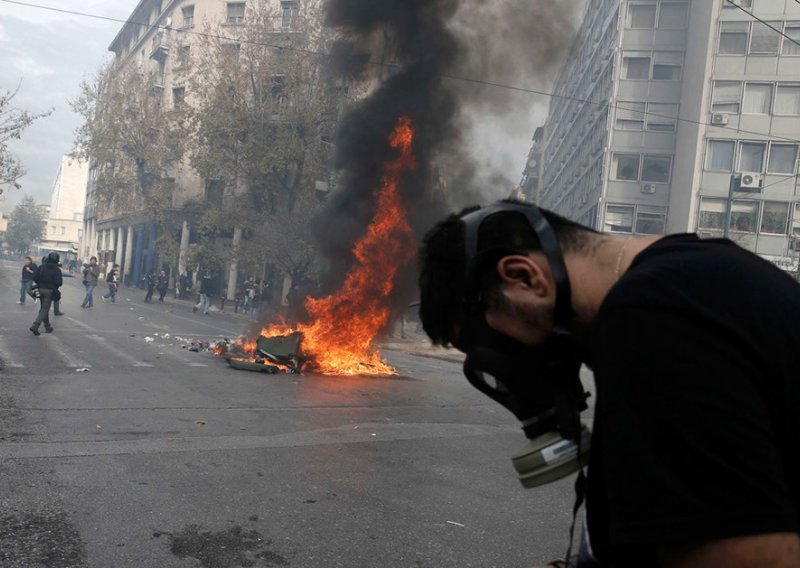 Grčka policija bacila suzavac na prosvjednike u Ateni