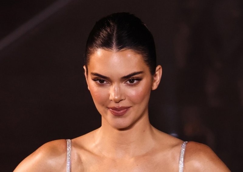 Trendi frizura osvojila je i Kendall Jenner; evo kako izgleda s kratkim bobom i šiškama
