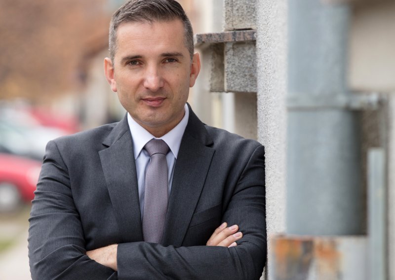 SDP upozorava: Gradonačelnik Belog Manastira traži povećanje plaće od 83 posto
