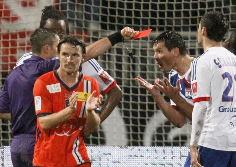 Lovren napravio penal i pocrvenio ali Lyon slavio