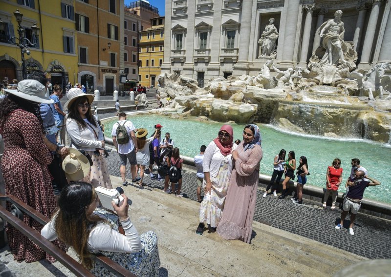 Rim želi naplaćivati prilazak Fontani di Trevi
