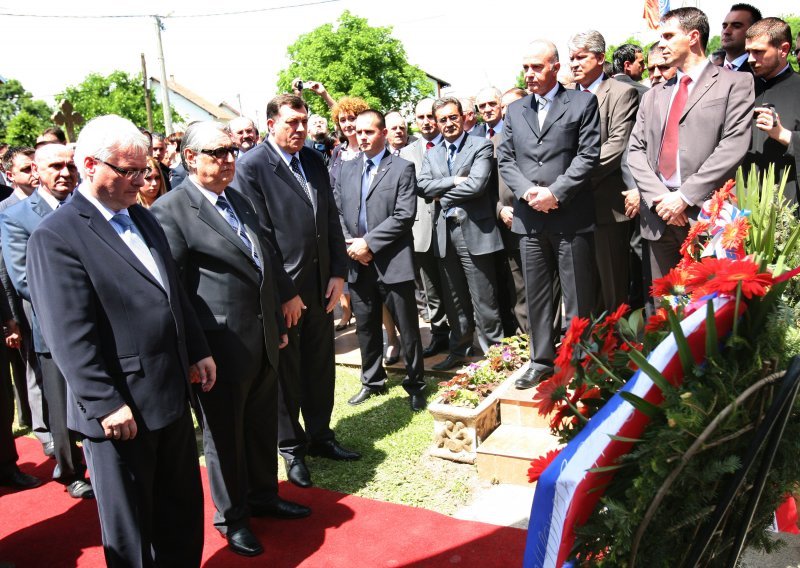 Croatian president pays tribute to Serb war victims in northern Bosnia
