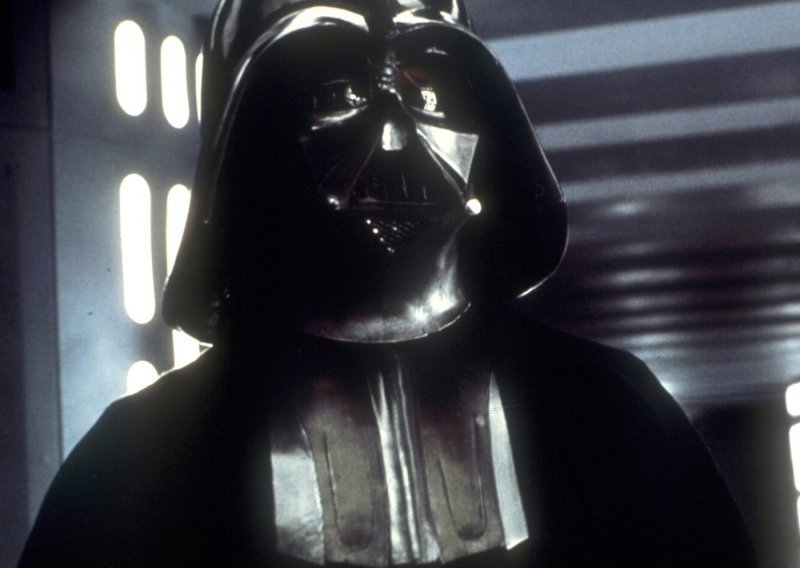 Svjetlosni mač Darth Vadera i Batmanovo odijelo uskoro na aukciji