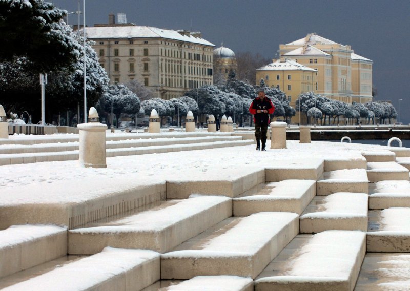 U Dalmaciji odgođena nastava, Gračac odsječen