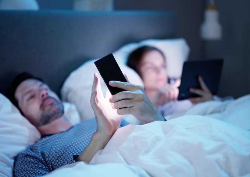 Umorni, rastreseni i otuđeni: Jeste li i vi žrtva digitalnog parazita?