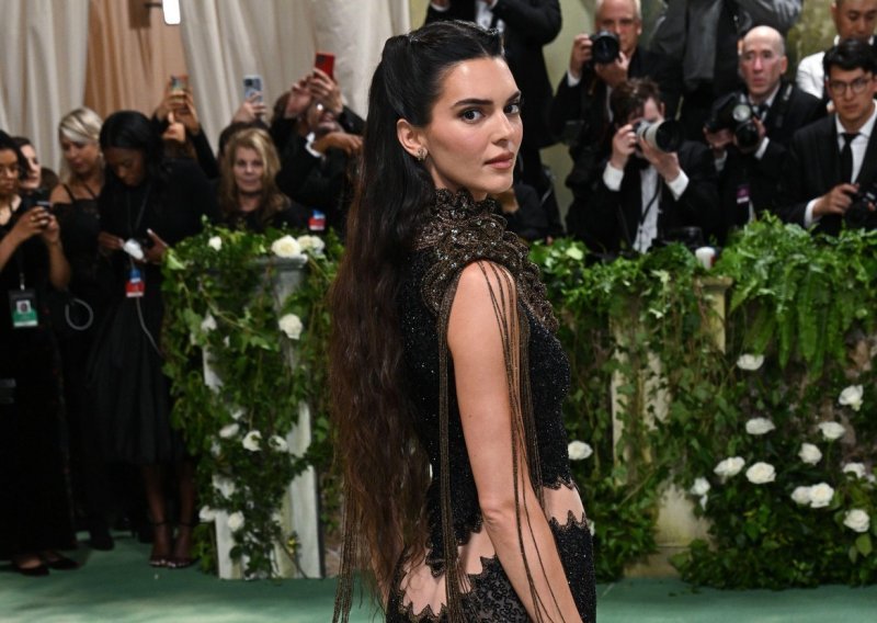 Kendall Jenner više nije brineta: Sve je zapanjila novim imidžem