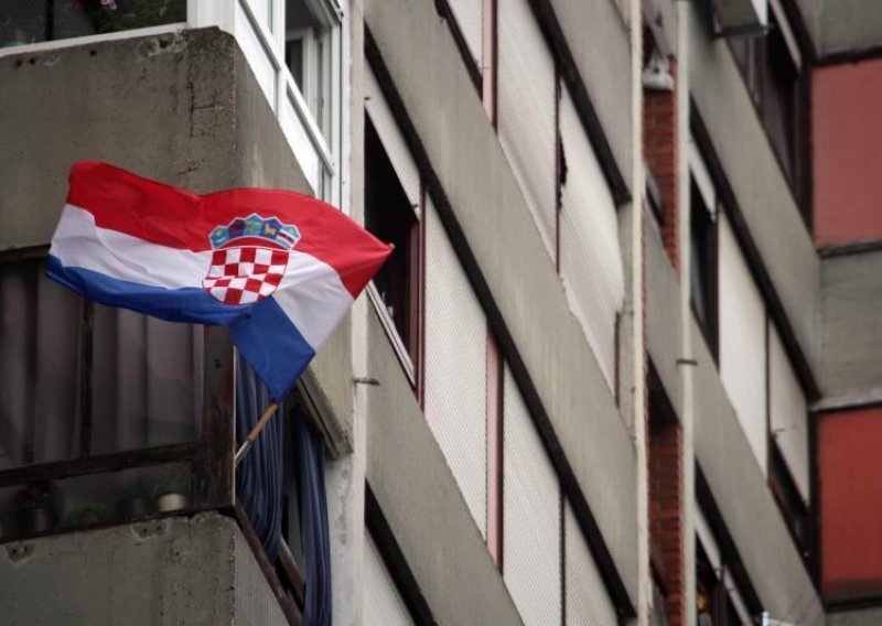 Ukradena zastava s hrvatskog konzulata