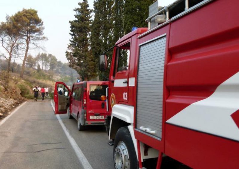 Požar na Braču izazvan otvorenim plamenom ili žarom